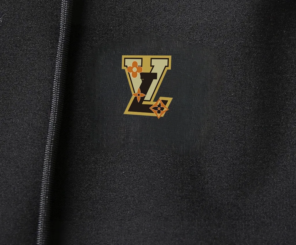 🅿️420 [LV Louis Vuitton] (Fat Man Gospel) hot-selling suit is coming. Focus on the original version of the official website. 2025 new hot-selling cardigan sweater suit. The original order is the best. 🇭🇰The meticulous work of top designers is dedicated to a fitting and perfect upper body effect. All-natural high-quality Roman cotton 100%, close-fitting comfort, noble and elegant! Original hardware embodies elegance and nobility! Counter size: M-5XL (maximum wear up to 220 pounds)